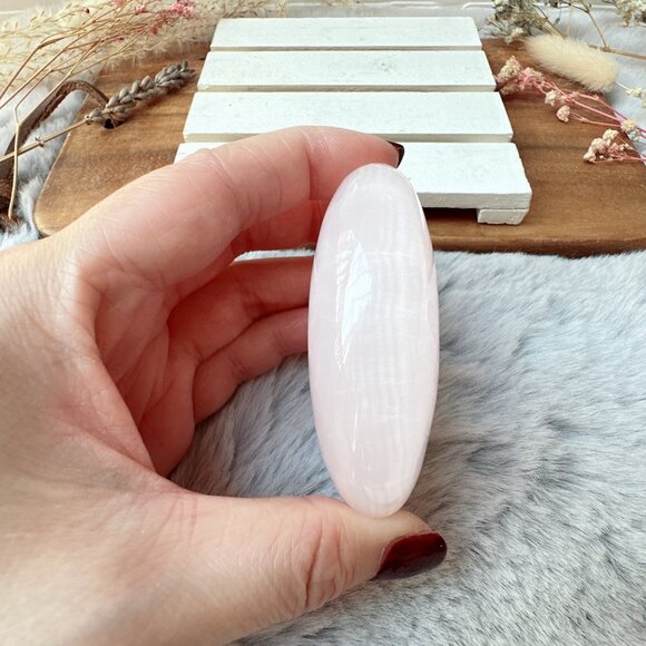 Beautiful Mangano Calcite Palm Stone - Picture 4 of 6